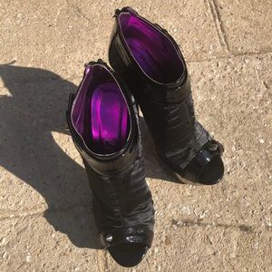 Elle 6 inch spiky high heels size 8 zip up